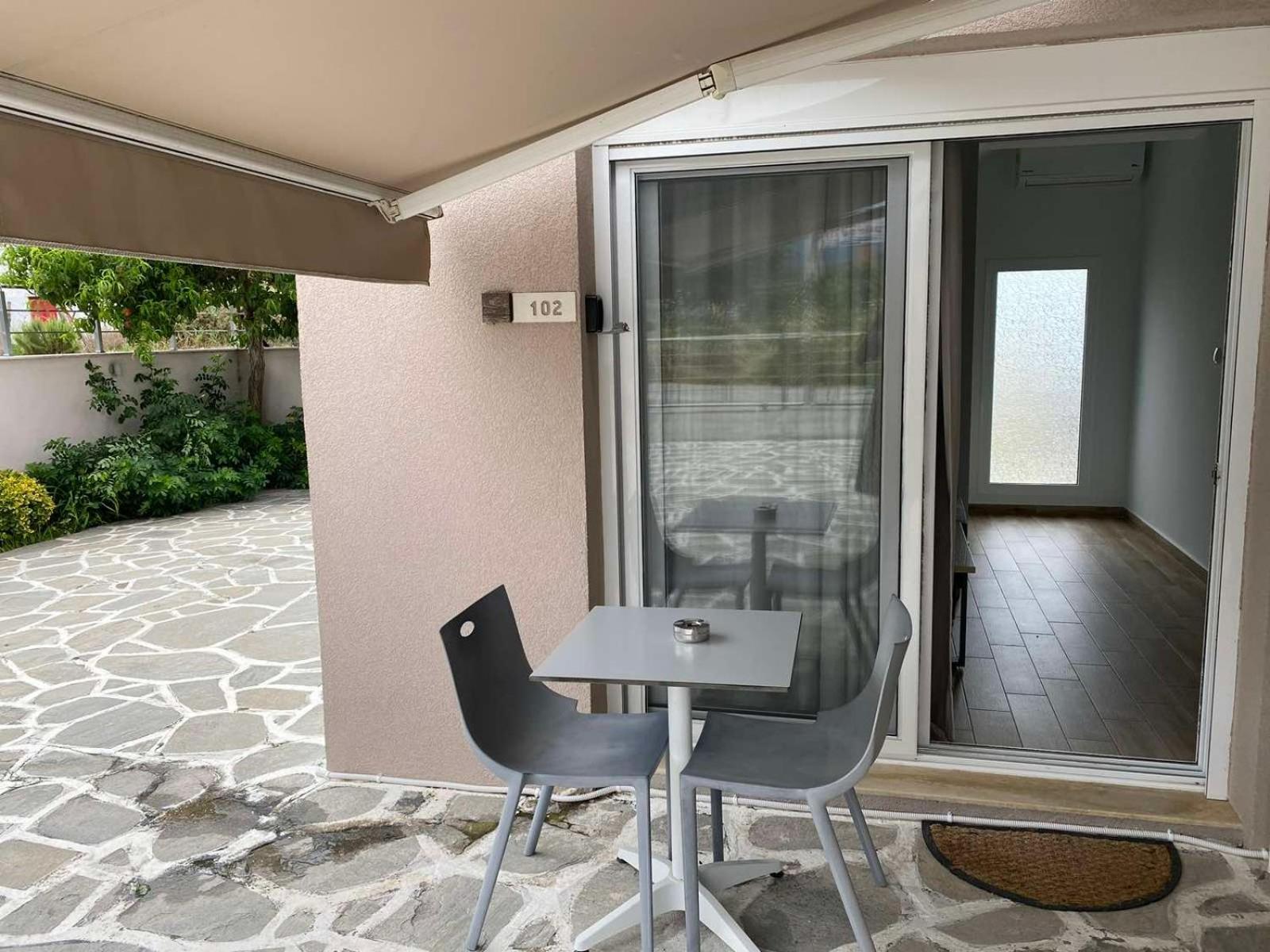 Coral Boutique Apartment Ofrinion